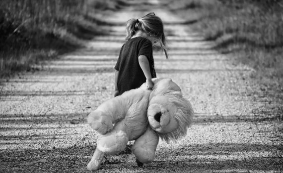 girl, walking, teddy bear